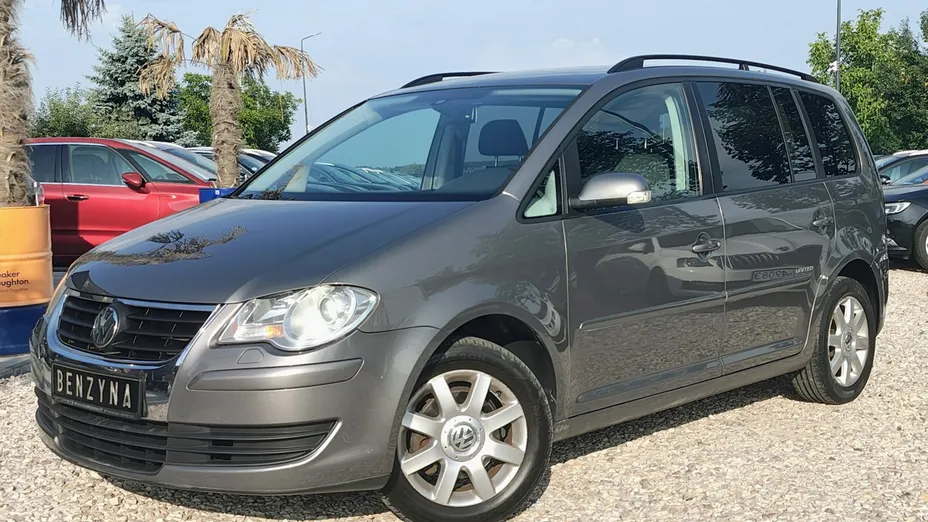 VOLKSWAGEN Touran -