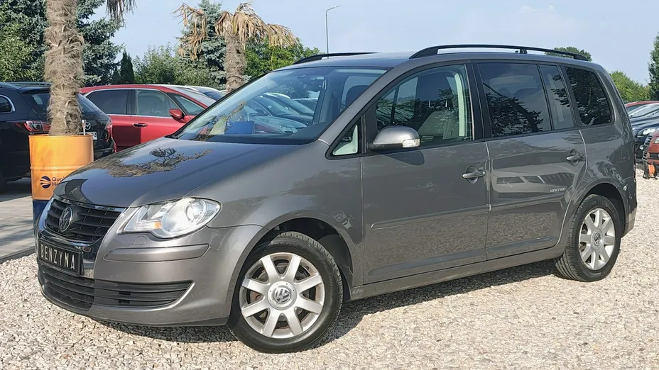 VOLKSWAGEN Touran -