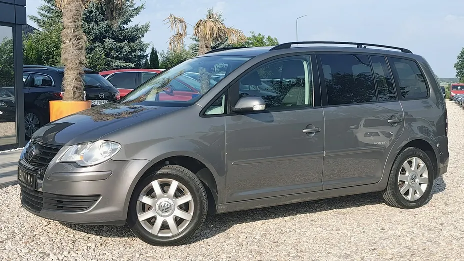 VOLKSWAGEN Touran -