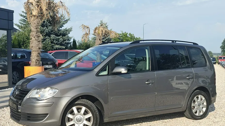VOLKSWAGEN Touran -