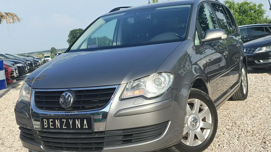 VOLKSWAGEN Touran -