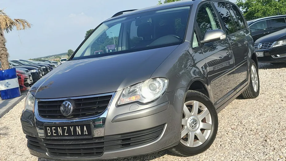 VOLKSWAGEN Touran -