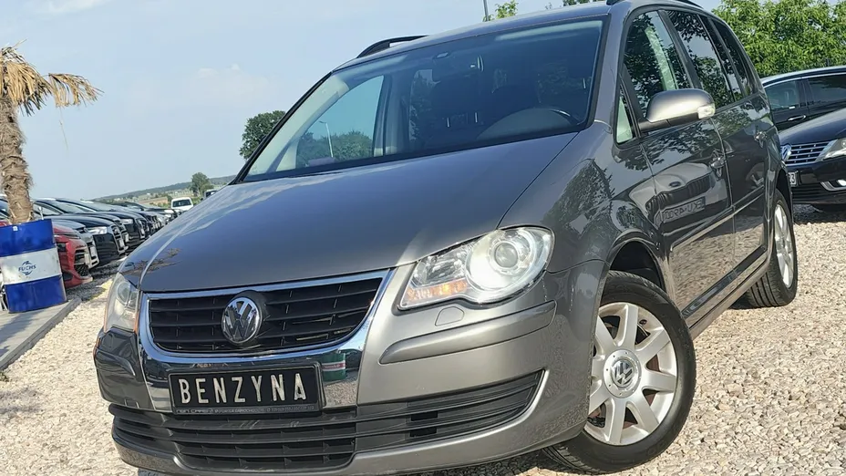VOLKSWAGEN Touran -