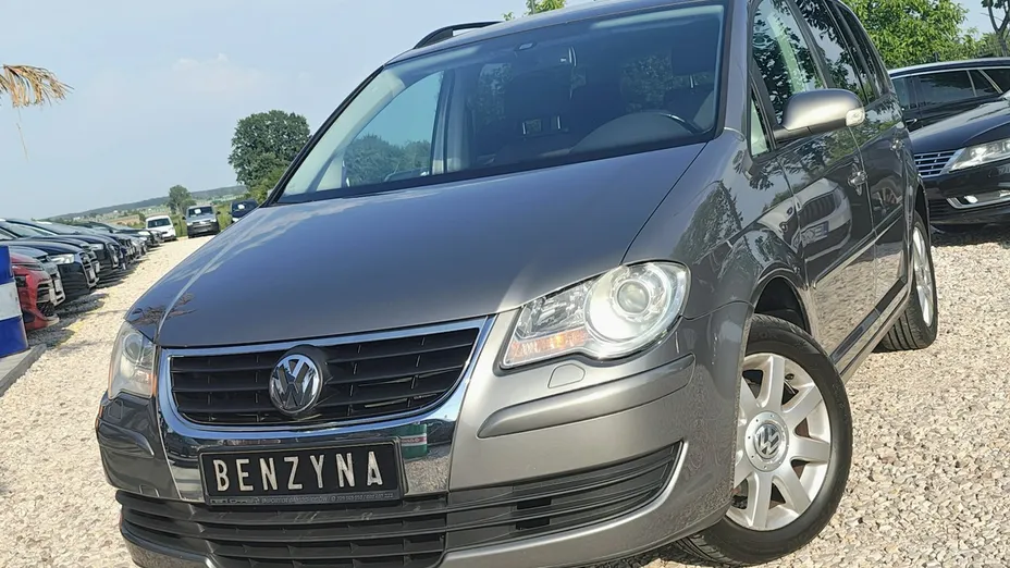 VOLKSWAGEN Touran -