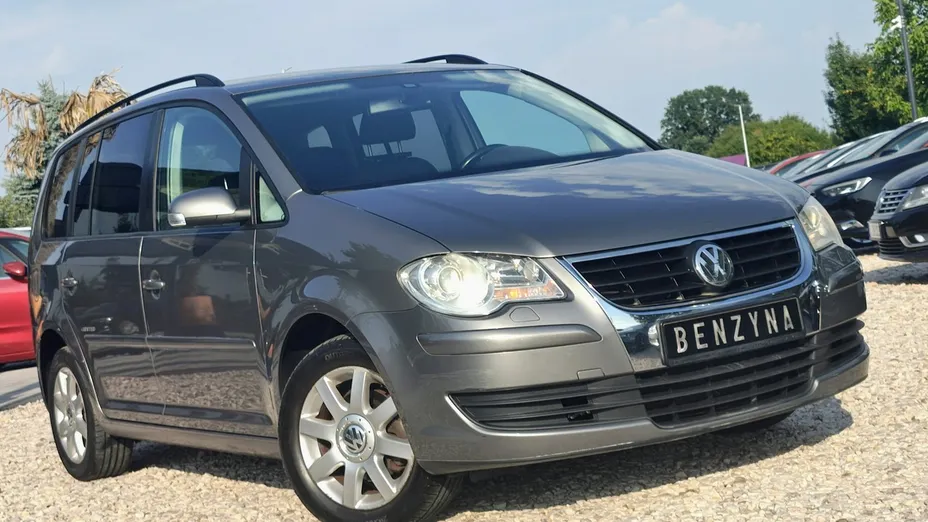 VOLKSWAGEN Touran -