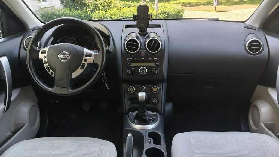 NISSAN Qashqai -