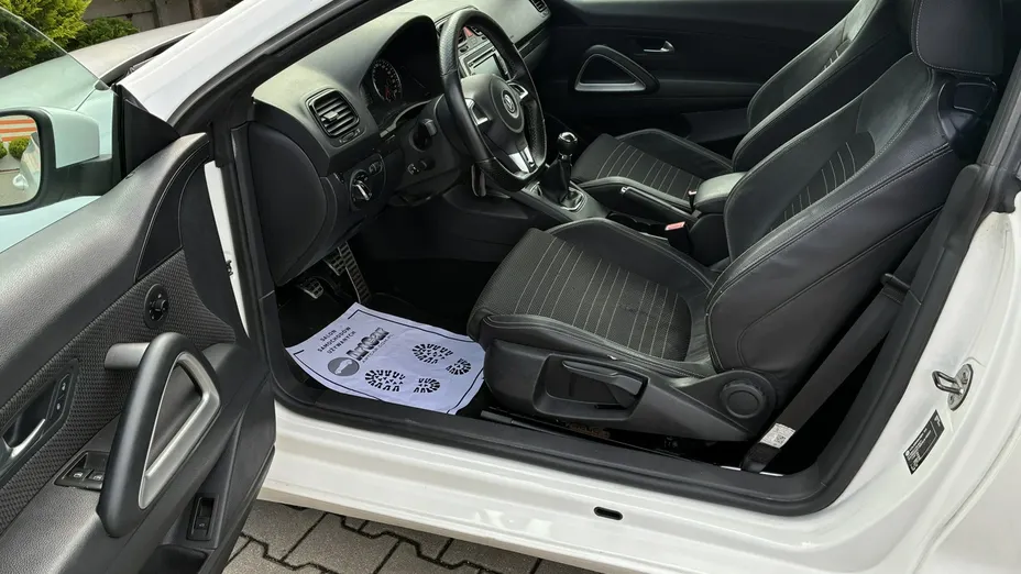 VOLKSWAGEN Scirocco -