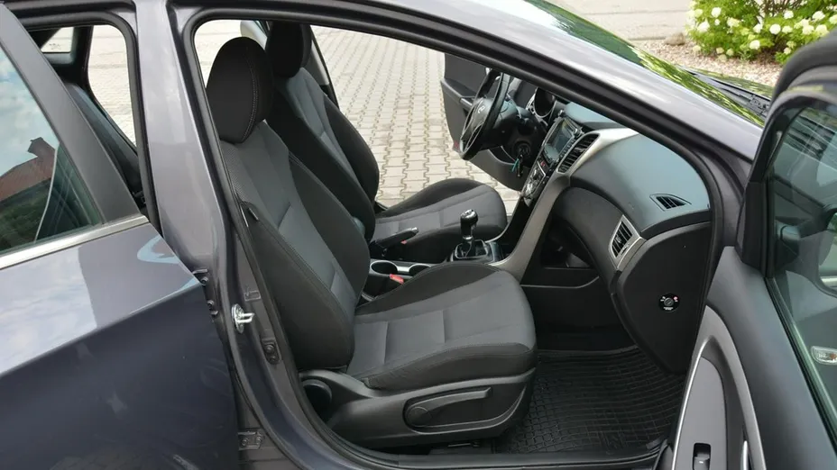 HYUNDAI i30 -
