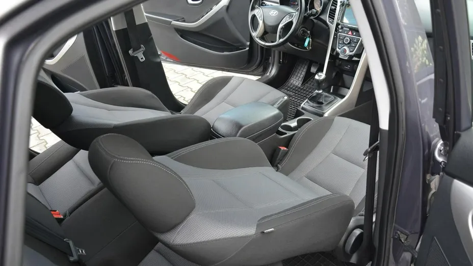 HYUNDAI i30 -