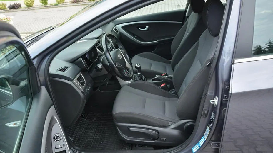 HYUNDAI i30 -