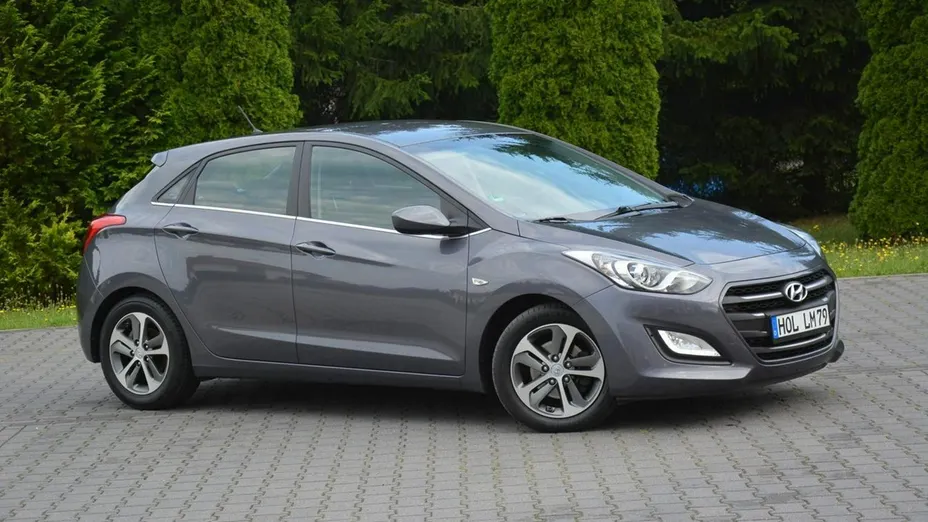 HYUNDAI i30 -