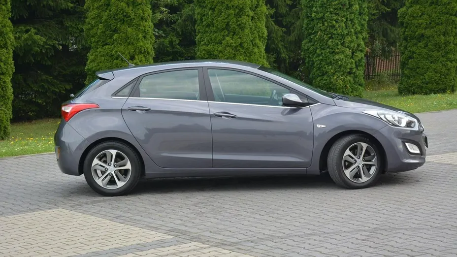 HYUNDAI i30 -