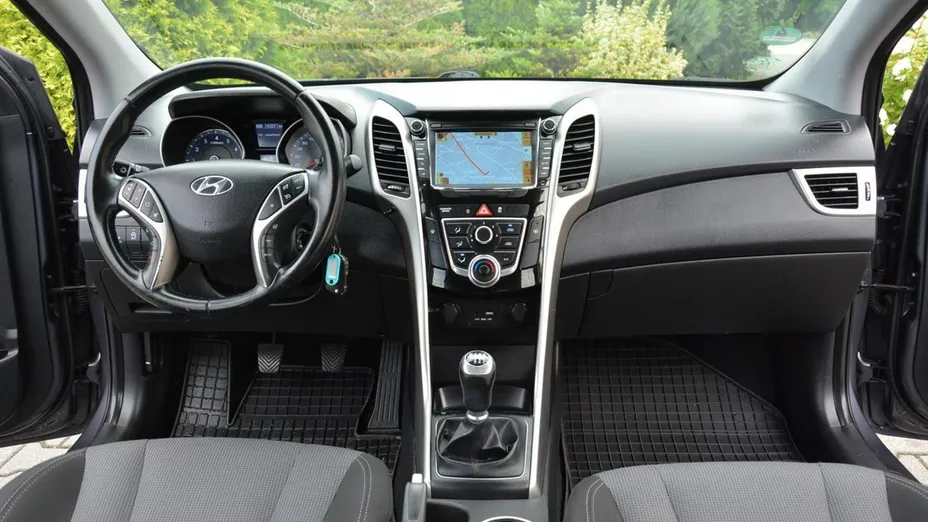 HYUNDAI i30 -