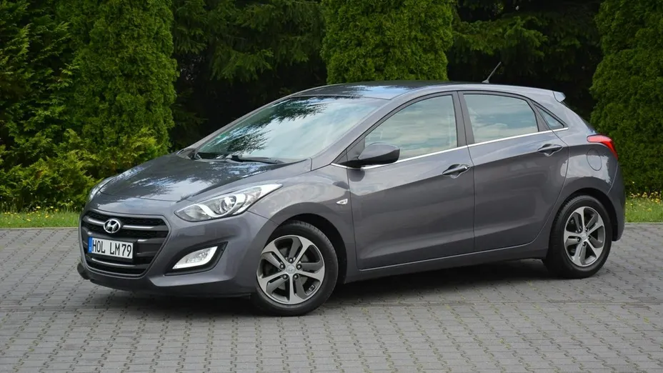 HYUNDAI i30 -