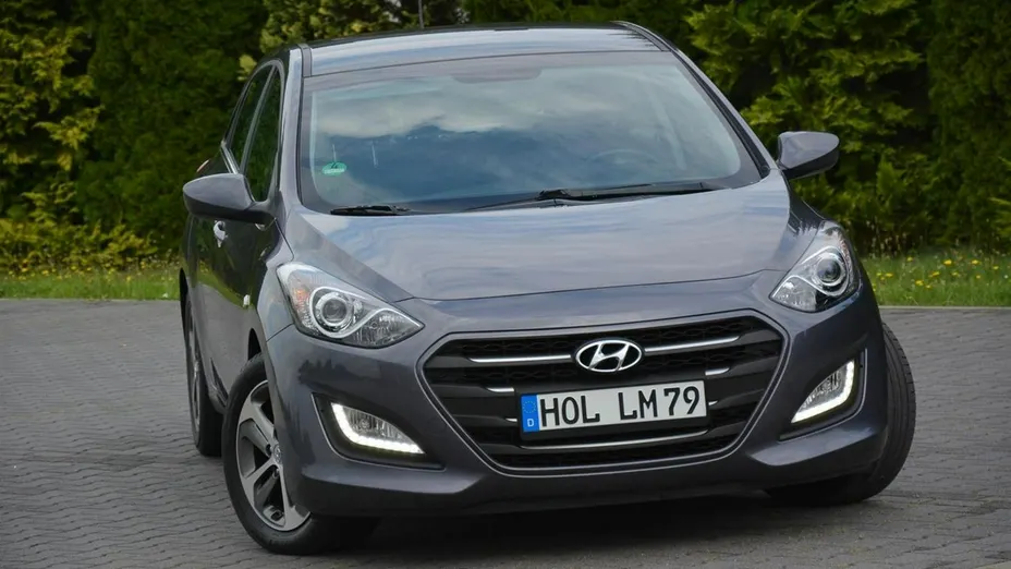 HYUNDAI i30 -