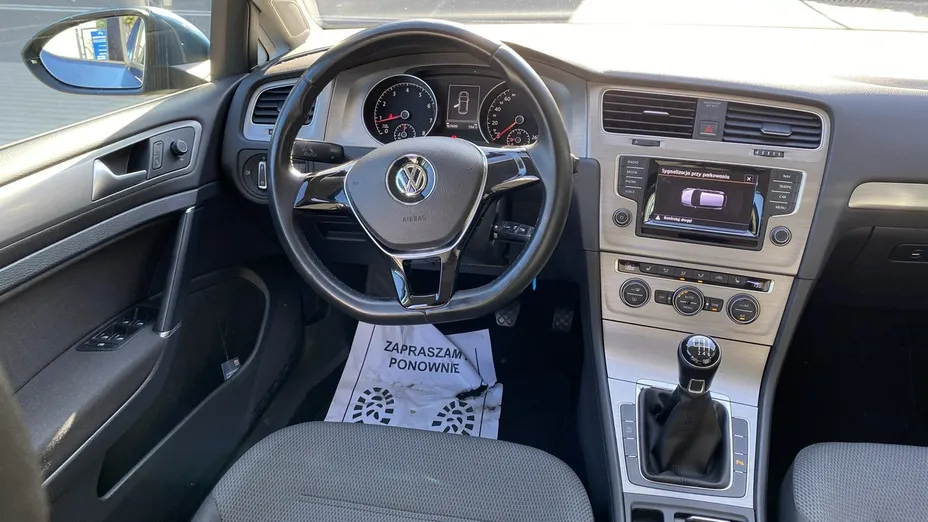 VOLKSWAGEN Golf -