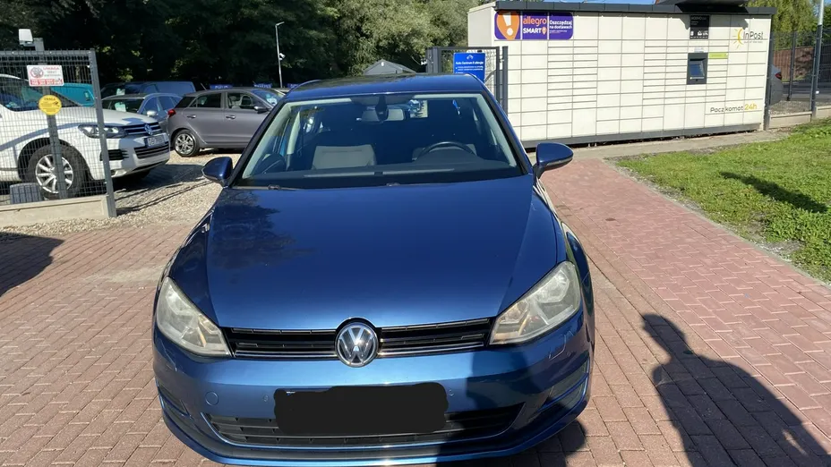 VOLKSWAGEN Golf -