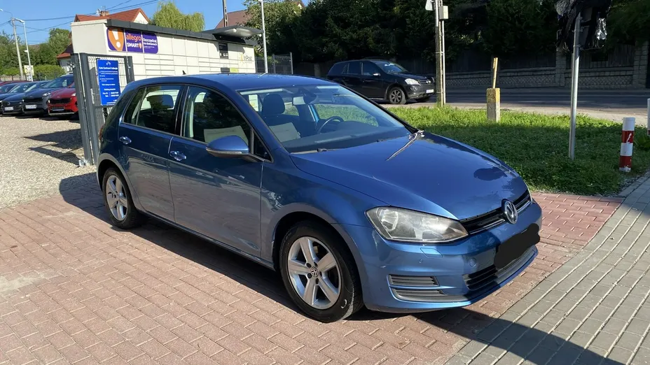 VOLKSWAGEN Golf -