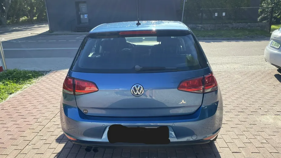 VOLKSWAGEN Golf -