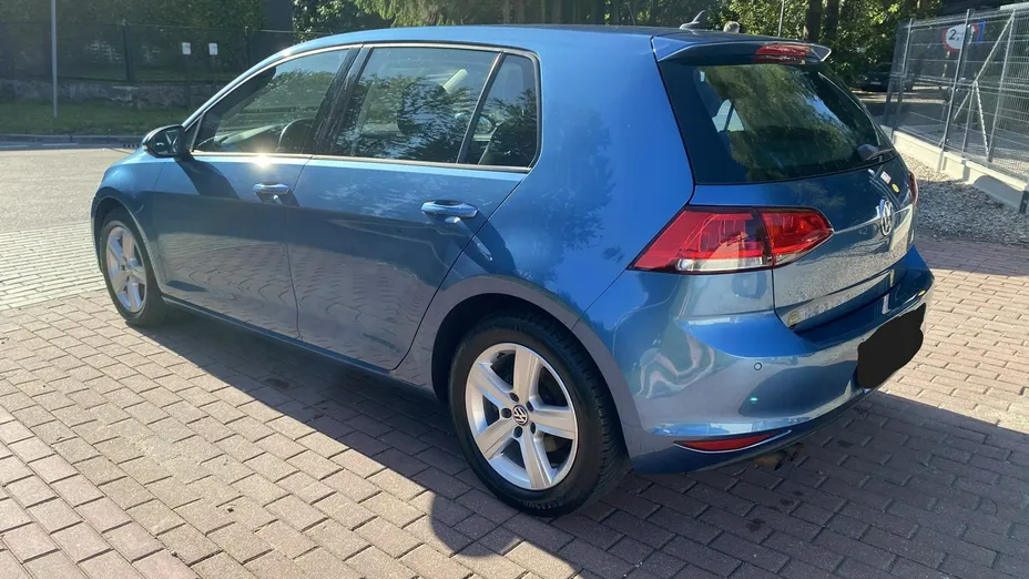 VOLKSWAGEN Golf -