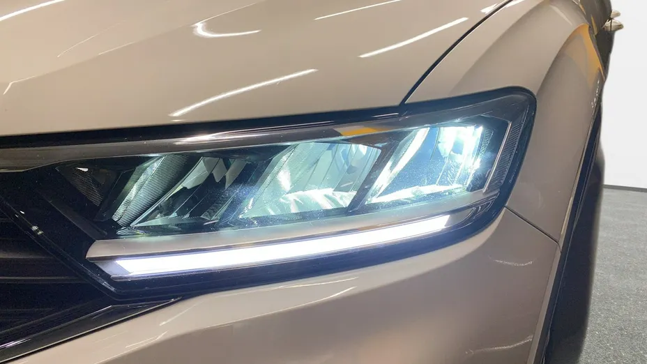 VOLKSWAGEN T-ROC -