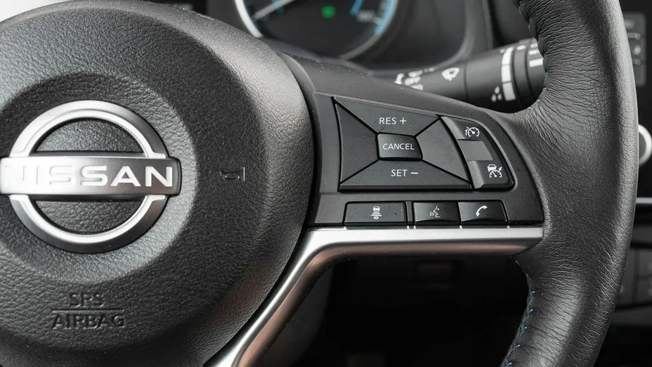 NISSAN Leaf -