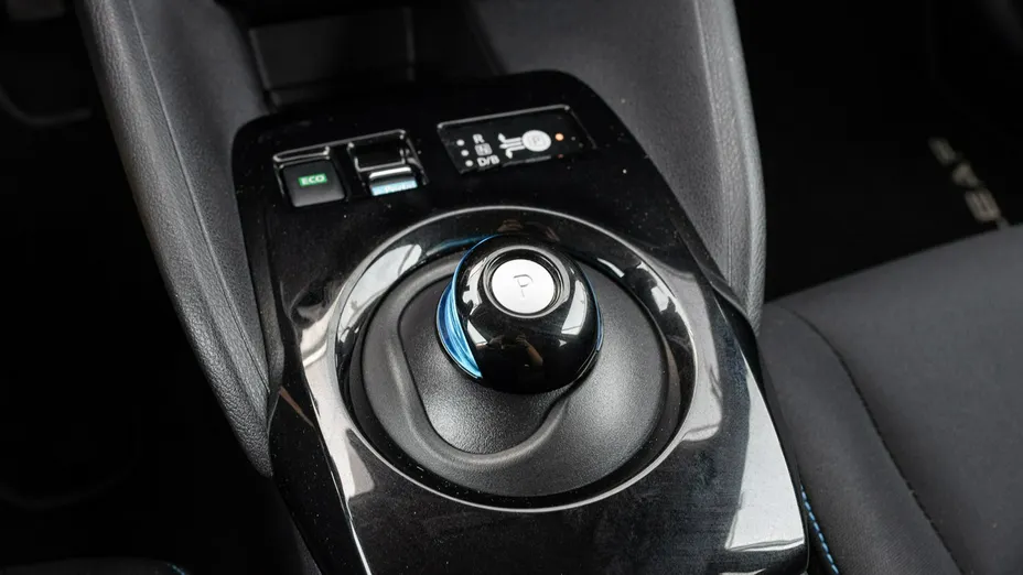 NISSAN Leaf -