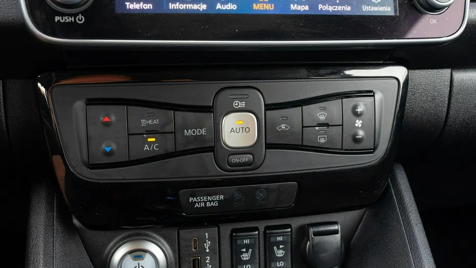 NISSAN Leaf -
