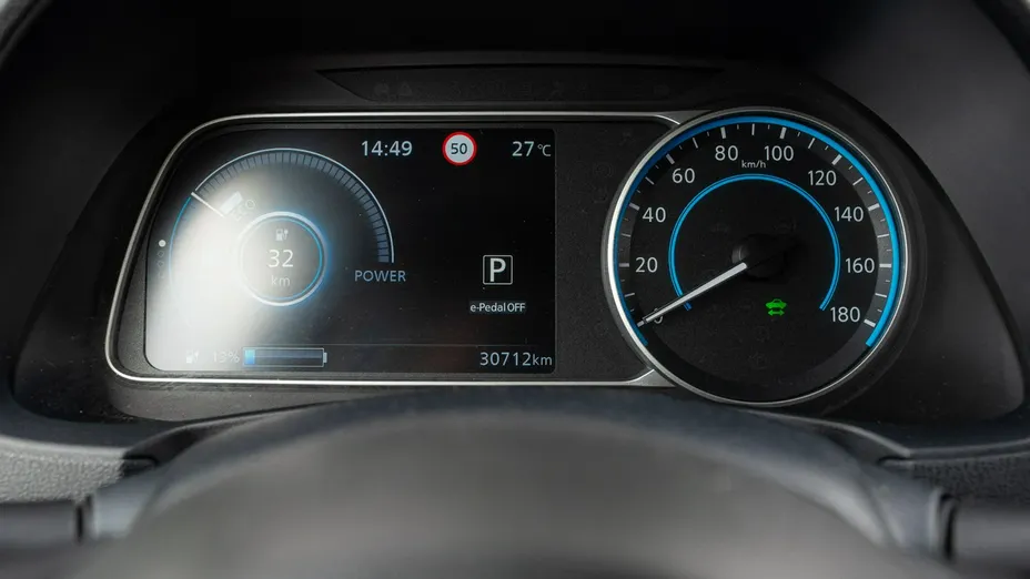 NISSAN Leaf -