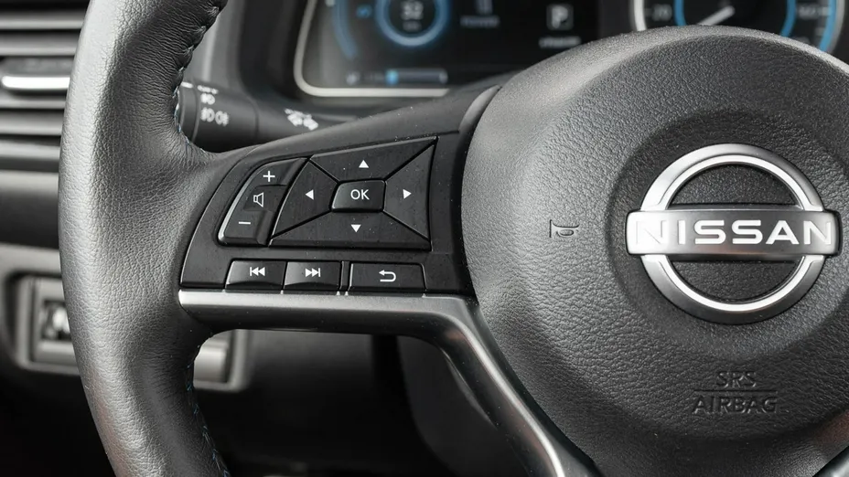NISSAN Leaf -