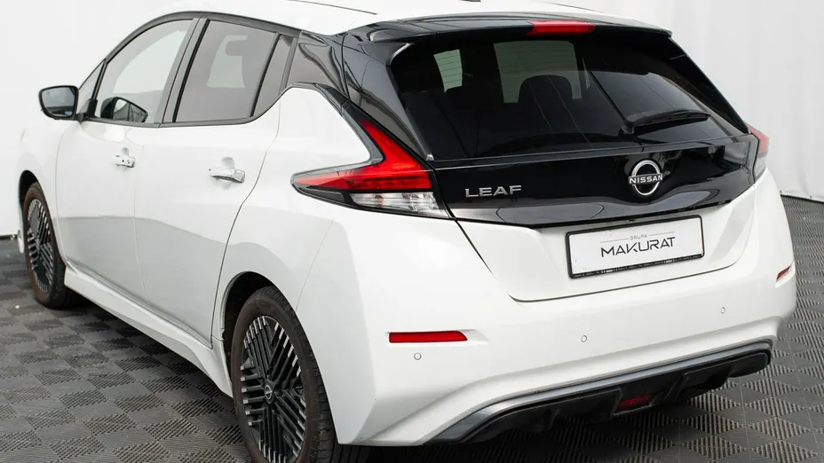 NISSAN Leaf -