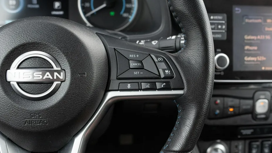 NISSAN Leaf -