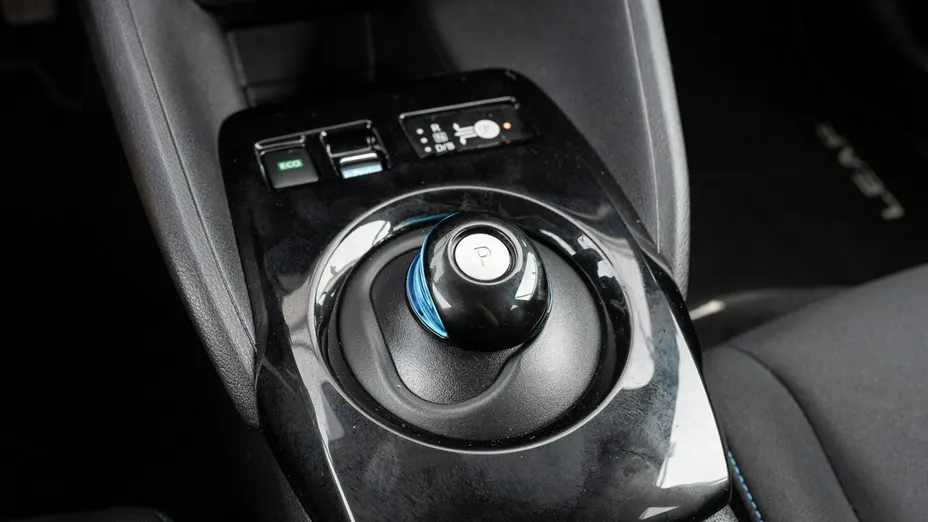 NISSAN Leaf -