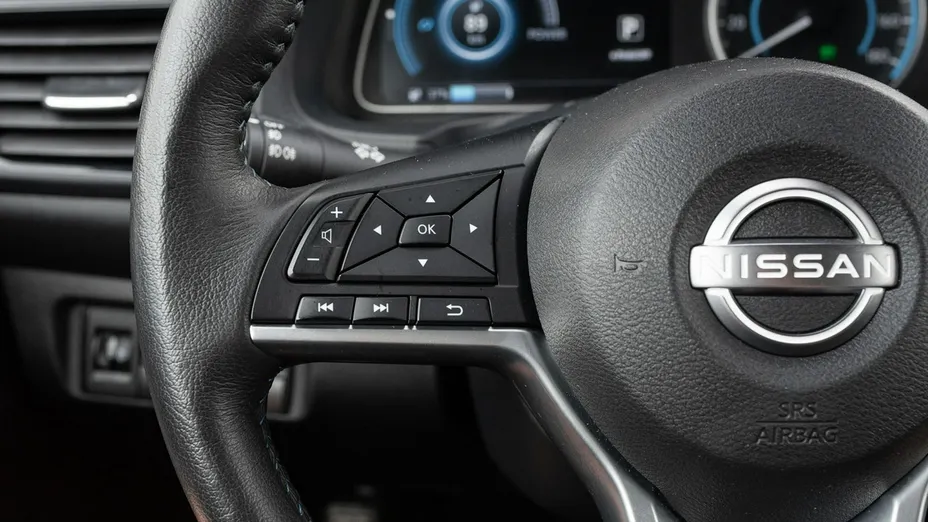 NISSAN Leaf -