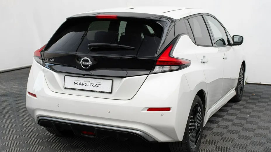 NISSAN Leaf -