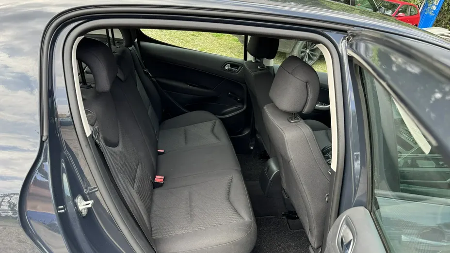 PEUGEOT 308 -