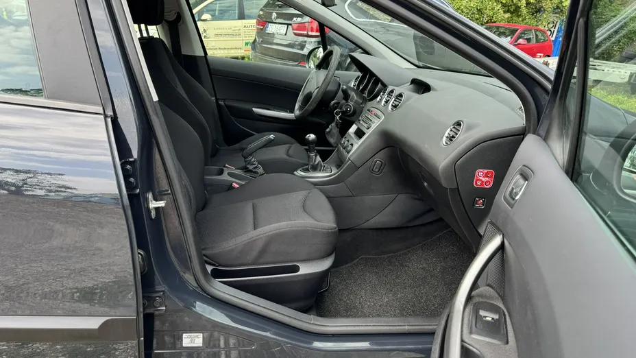 PEUGEOT 308 -