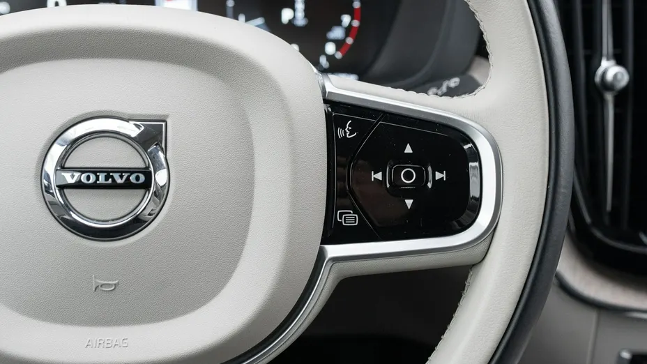 VOLVO XC60 -