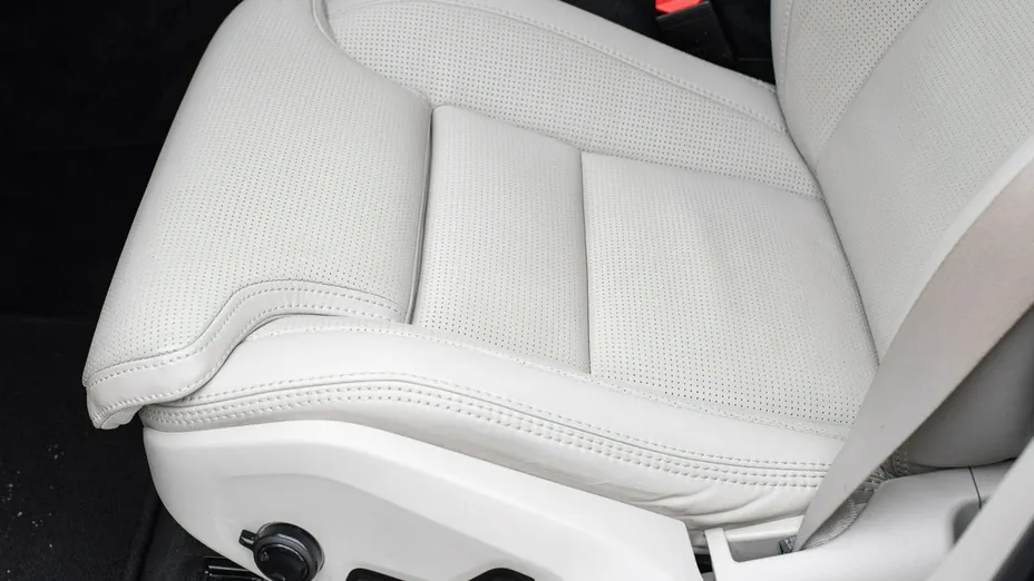 VOLVO XC60 -