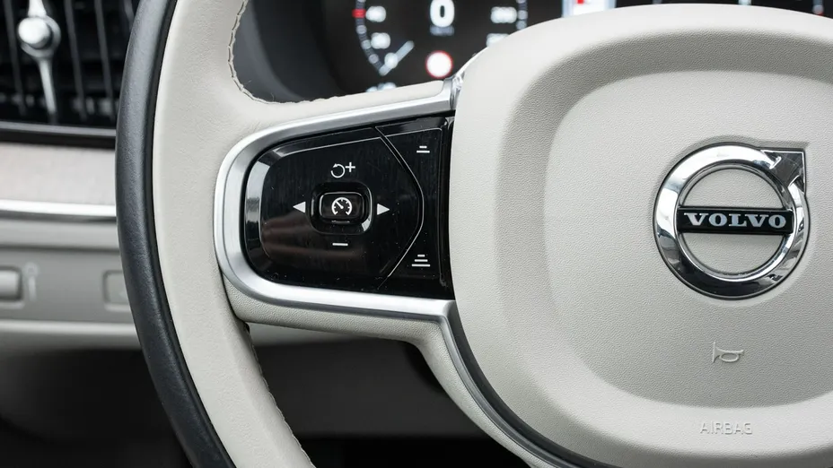 VOLVO XC60 -
