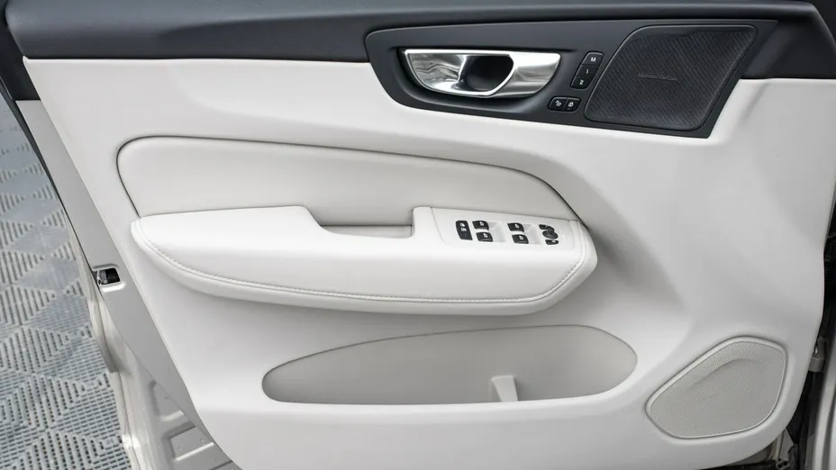 VOLVO XC60 -