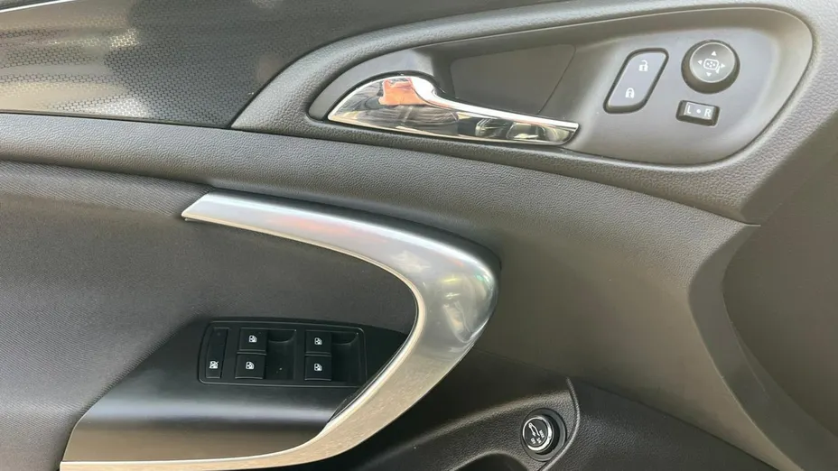 OPEL Insignia -