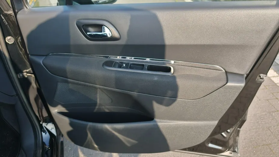 PEUGEOT 5008 -