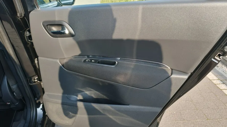 PEUGEOT 5008 -