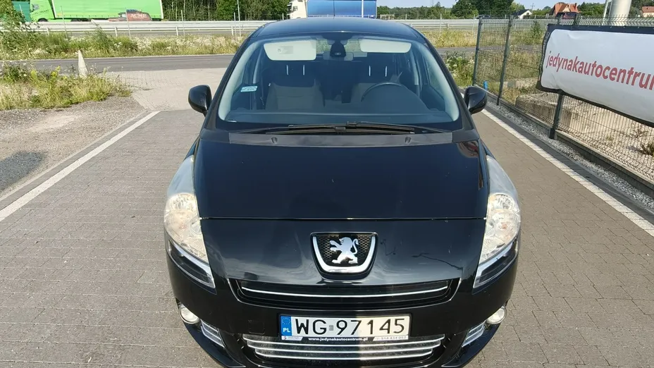 PEUGEOT 5008 -