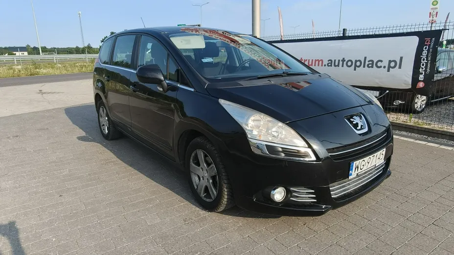 PEUGEOT 5008 -