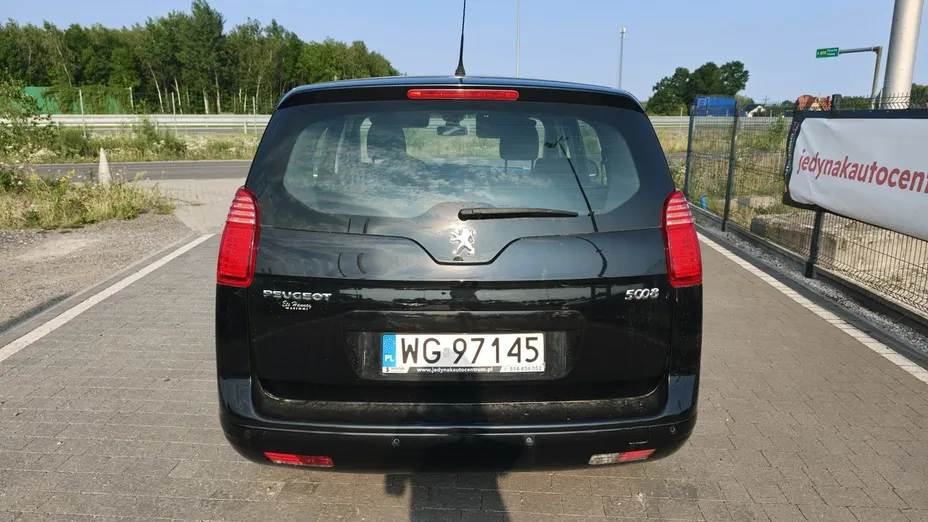 PEUGEOT 5008 -
