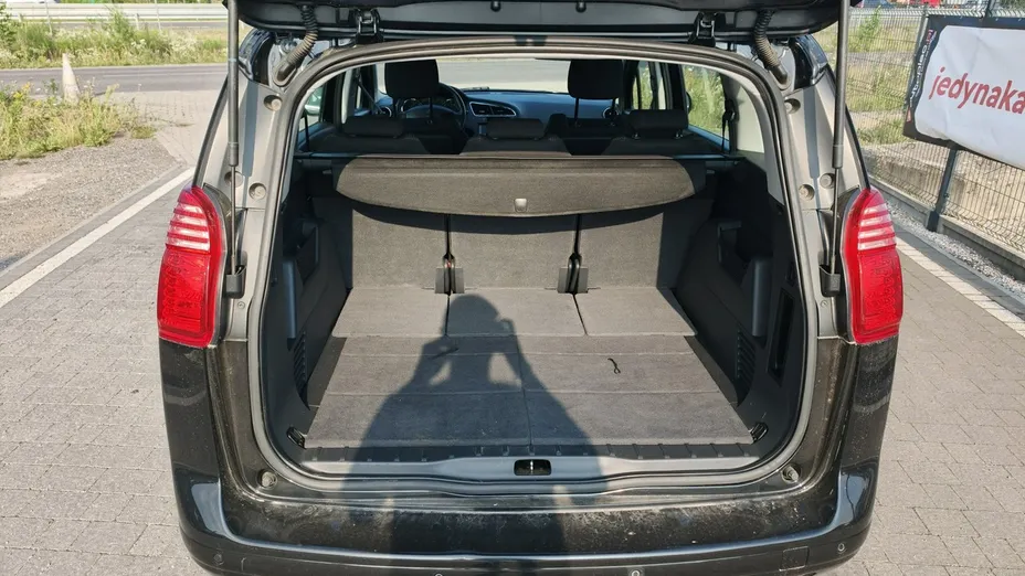 PEUGEOT 5008 -