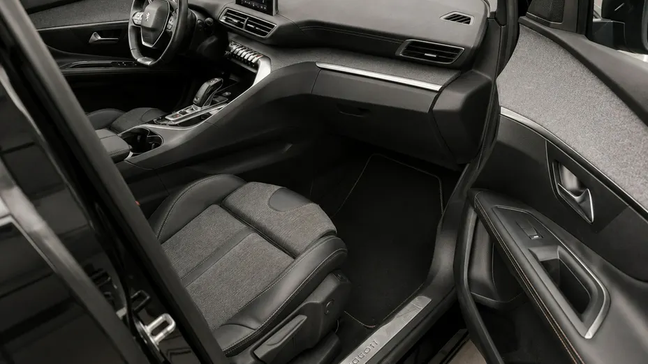 PEUGEOT 3008 -