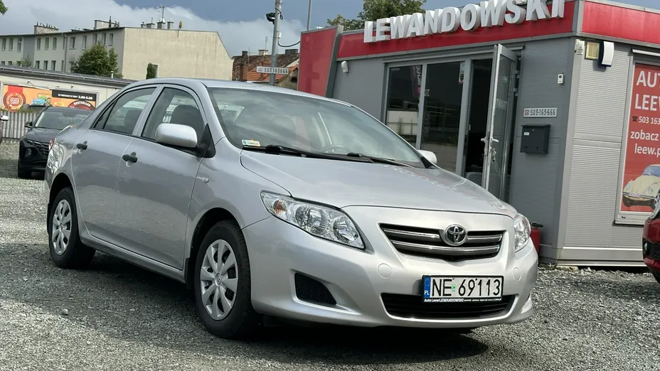 TOYOTA Corolla -